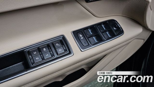 Jaguar XF 2018 — photo 13