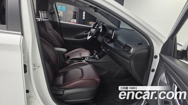 Hyundai i30 2018 — photo 17