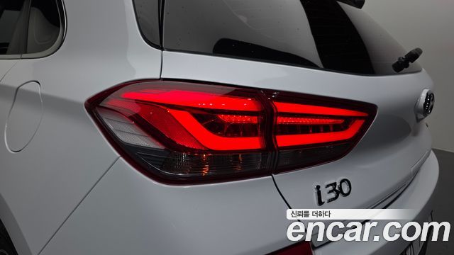 Hyundai i30 2018 — photo 9
