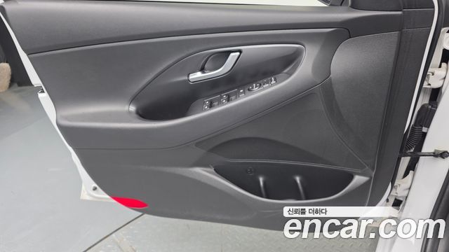 Hyundai i30 2018 — photo 14