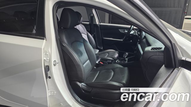 Kia K3 2022 — photo 18