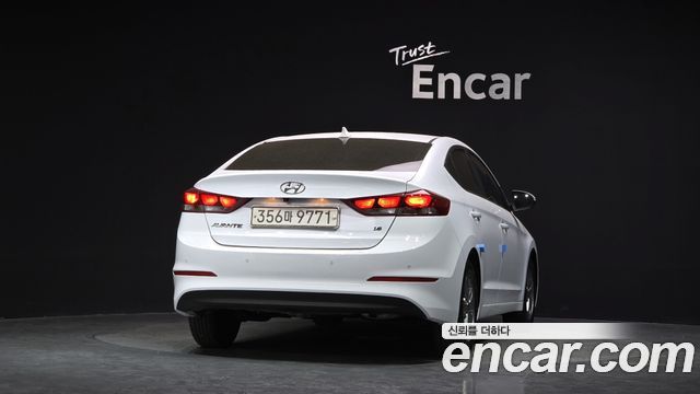 Hyundai AVANTE 2018 — photo 4