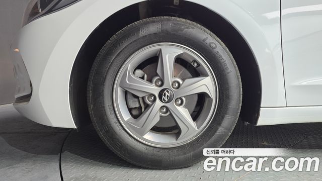 Hyundai AVANTE 2018 — photo 5
