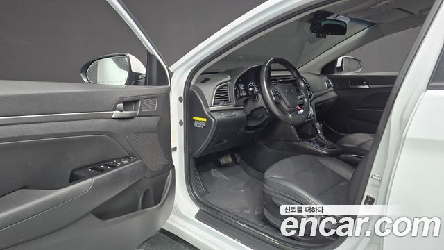 Hyundai AVANTE 2018 — photo 10