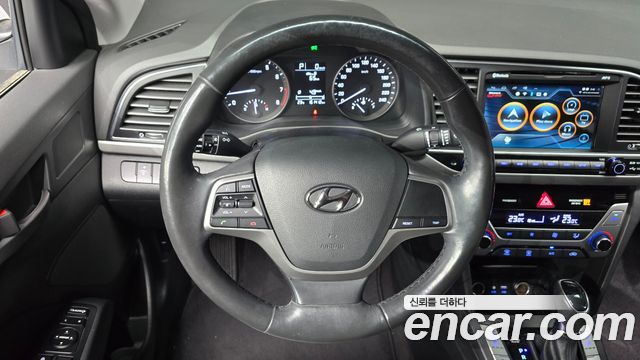 Hyundai AVANTE 2018 — photo 13