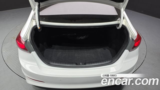 Hyundai AVANTE 2018 — photo 20