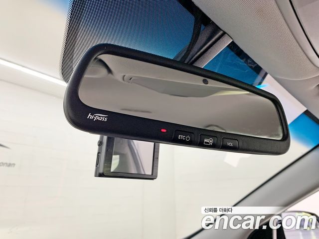 Hyundai Santafe 2018 — photo 16