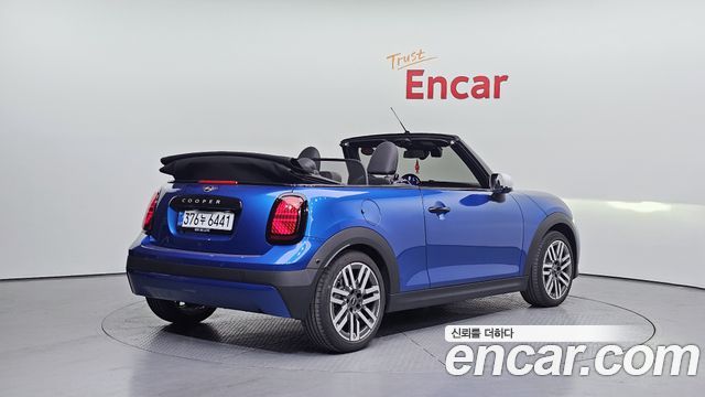 Mini Cooper Convertible 2025 — photo 2