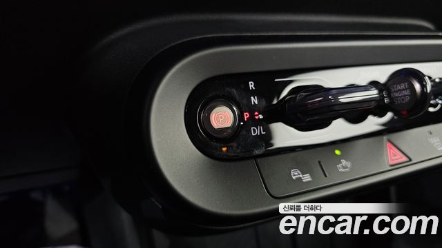 Mini Cooper Convertible 2025 — photo 9