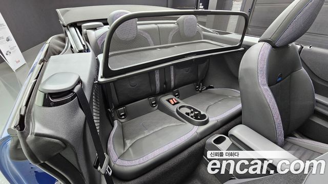 Mini Cooper Convertible 2025 — photo 11