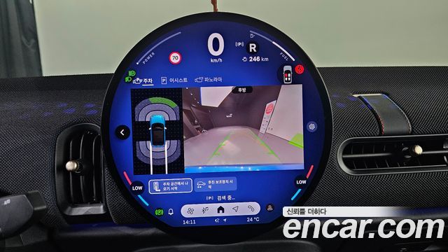 Mini Cooper Convertible 2025 — photo 17
