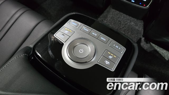 Genesis G80 2022 — photo 19