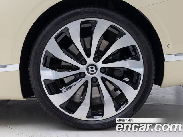 Bentley Continental 2026 — photo 5