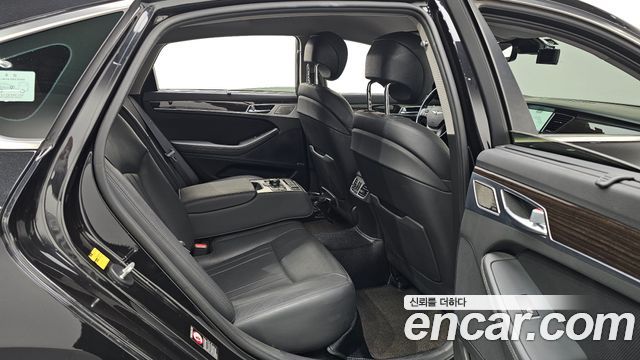 Genesis G80 2018 — photo 18