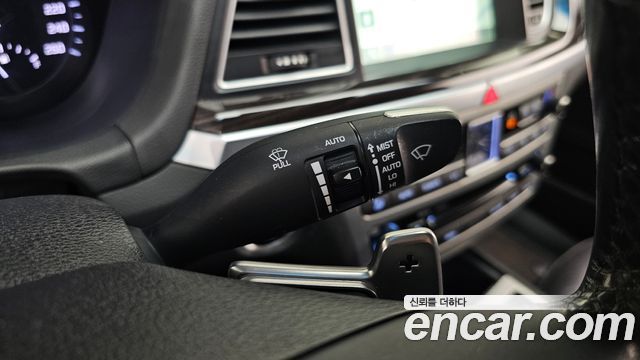 Genesis G80 2018 — photo 26