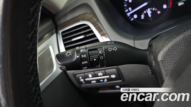 Genesis G80 2018 — photo 30