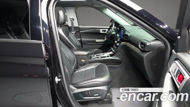 Ford Explorer 2021 — photo 17