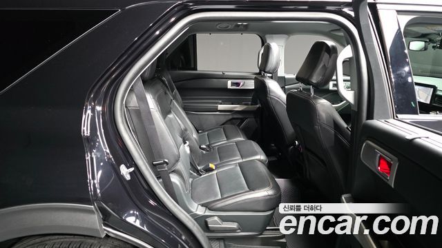 Ford Explorer 2021 — photo 18