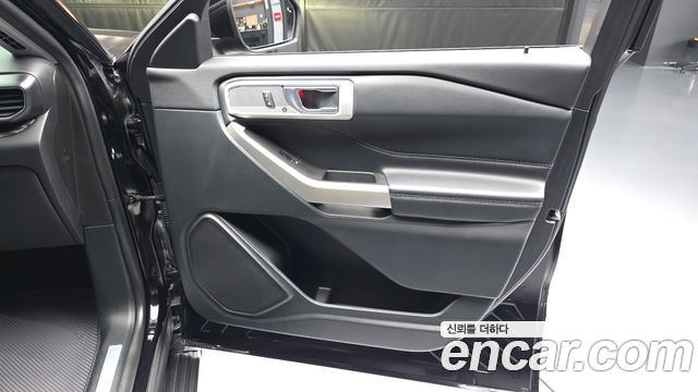 Ford Explorer 2021 — photo 14