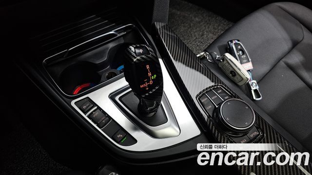 BMW 3-Series 2018 — photo 9