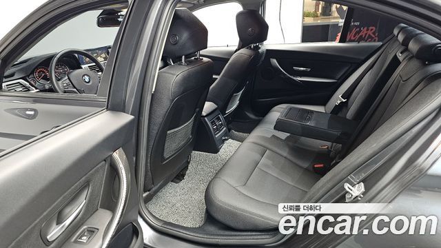 BMW 3-Series 2018 — photo 12