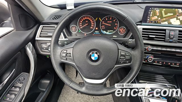 BMW 3-Series 2018 — photo 14