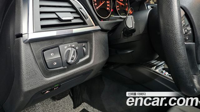 BMW 3-Series 2018 — photo 18