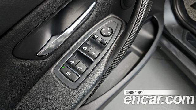 BMW 3-Series 2018 — photo 20