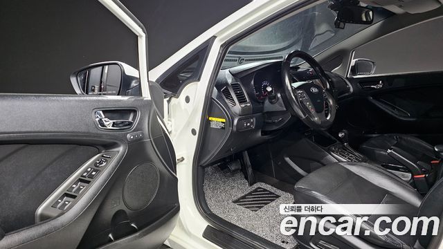 Kia K3 2014 — photo 10