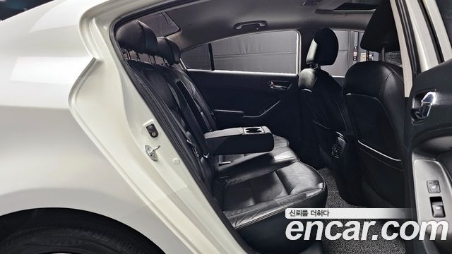 Kia K3 2014 — photo 11
