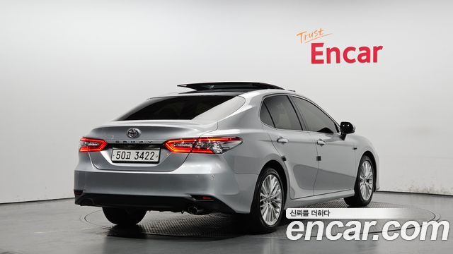 Toyota Camry 2019 — photo 2