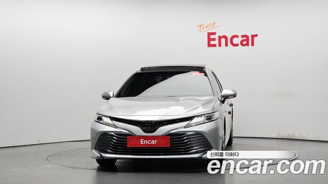 Toyota Camry 2019 — photo 3