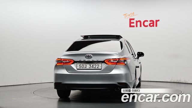 Toyota Camry 2019 — photo 4