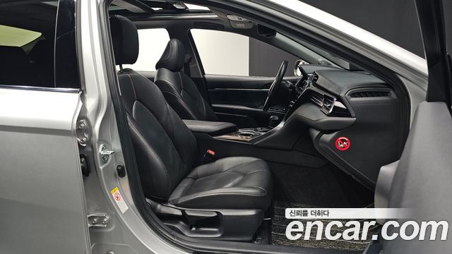 Toyota Camry 2019 — photo 13