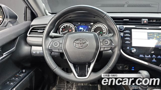 Toyota Camry 2019 — photo 19