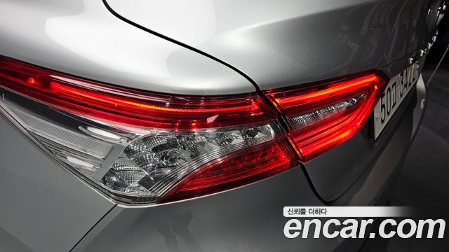 Toyota Camry 2019 — photo 9