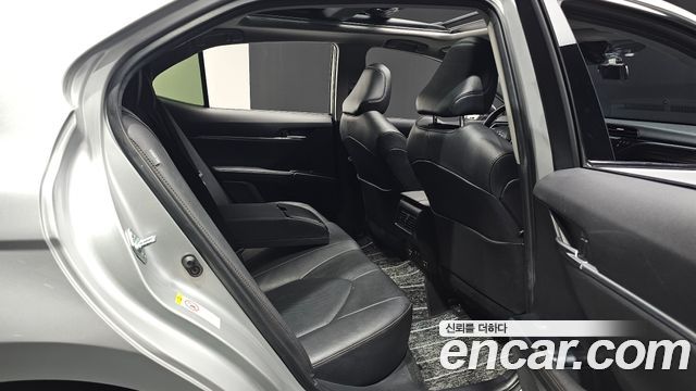 Toyota Camry 2019 — photo 16