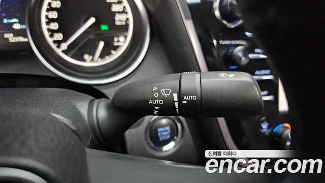 Toyota Camry 2019 — photo 28