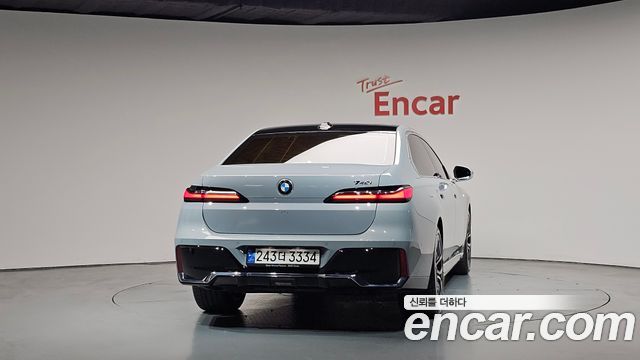 BMW 7-Series 2023 — photo 4
