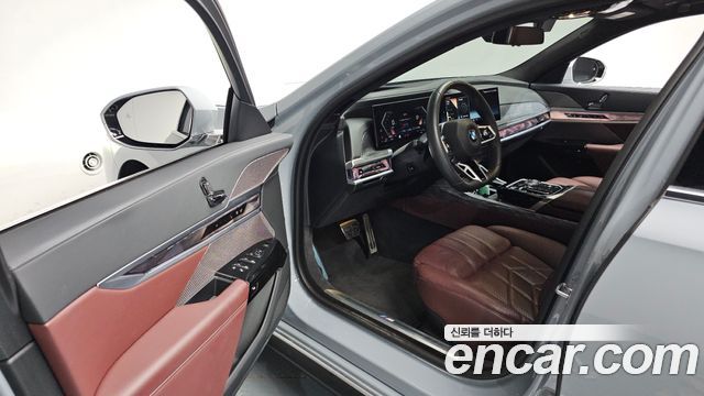 BMW 7-Series 2023 — photo 13