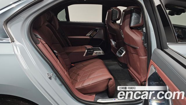 BMW 7-Series 2023 — photo 17