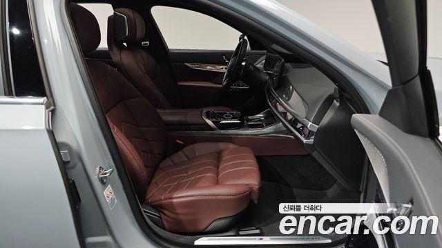 BMW 7-Series 2023 — photo 18