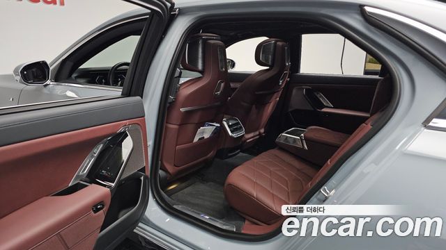 BMW 7-Series 2023 — photo 16