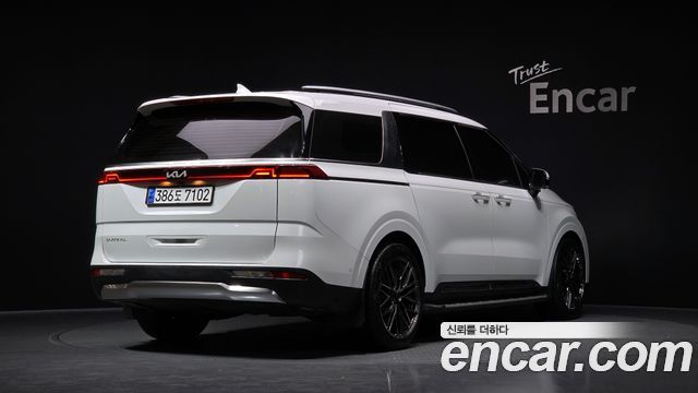 Kia Canival 2023 — photo 2