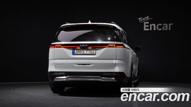 Kia Canival 2023 — photo 4