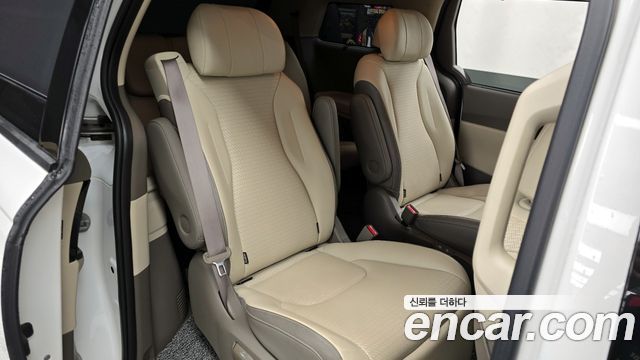 Kia Canival 2023 — photo 12