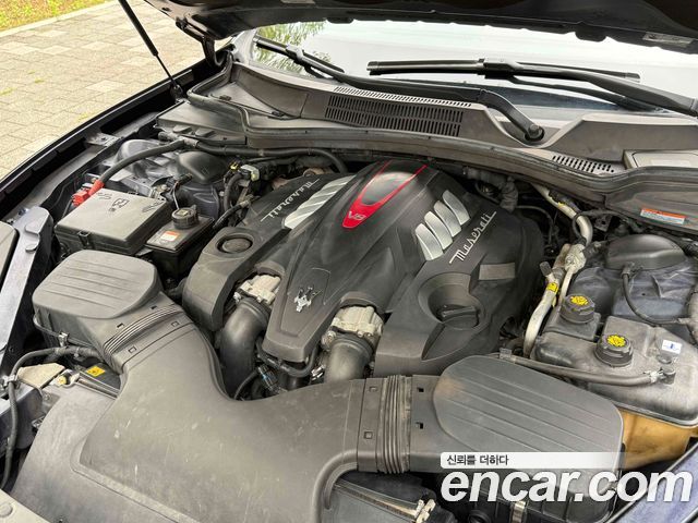 Maserati Quattroporte 2014 — photo 19