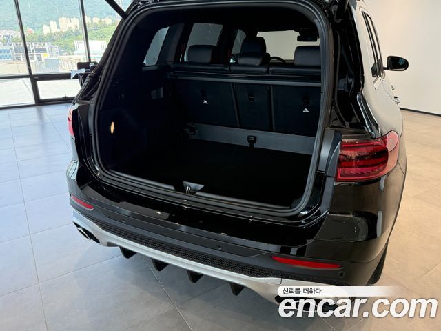 Mercedes-Benz GLB-Class 2025 — photo 10