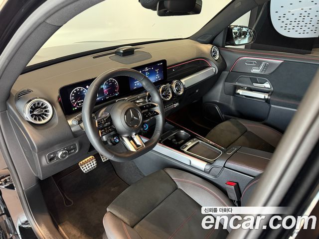 Mercedes-Benz GLB-Class 2025 — photo 13