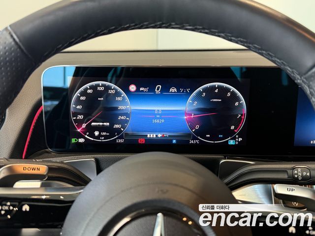 Mercedes-Benz GLB-Class 2025 — photo 14